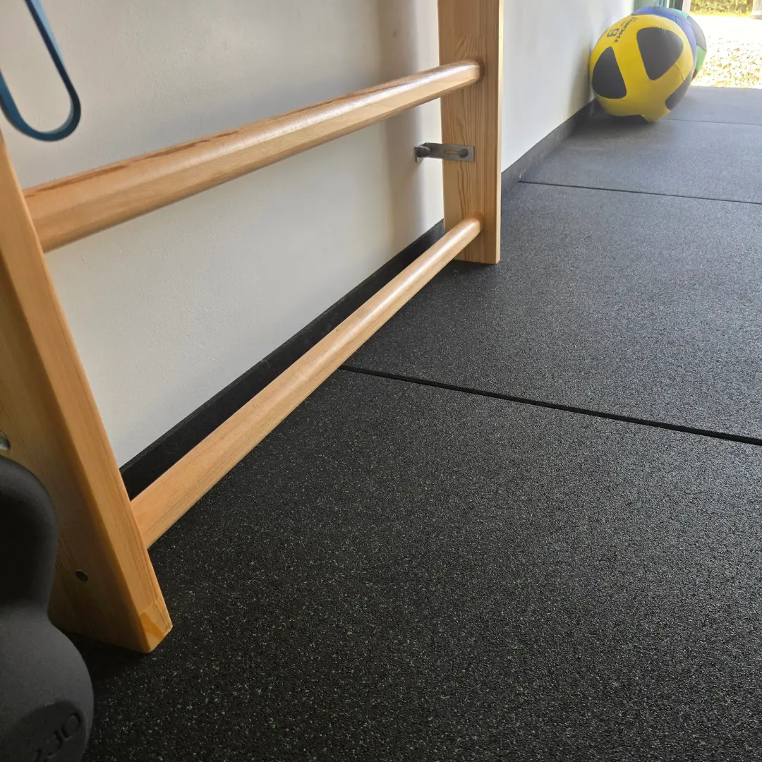 Home-Gym ausgestattet z Gym-Square-Matten