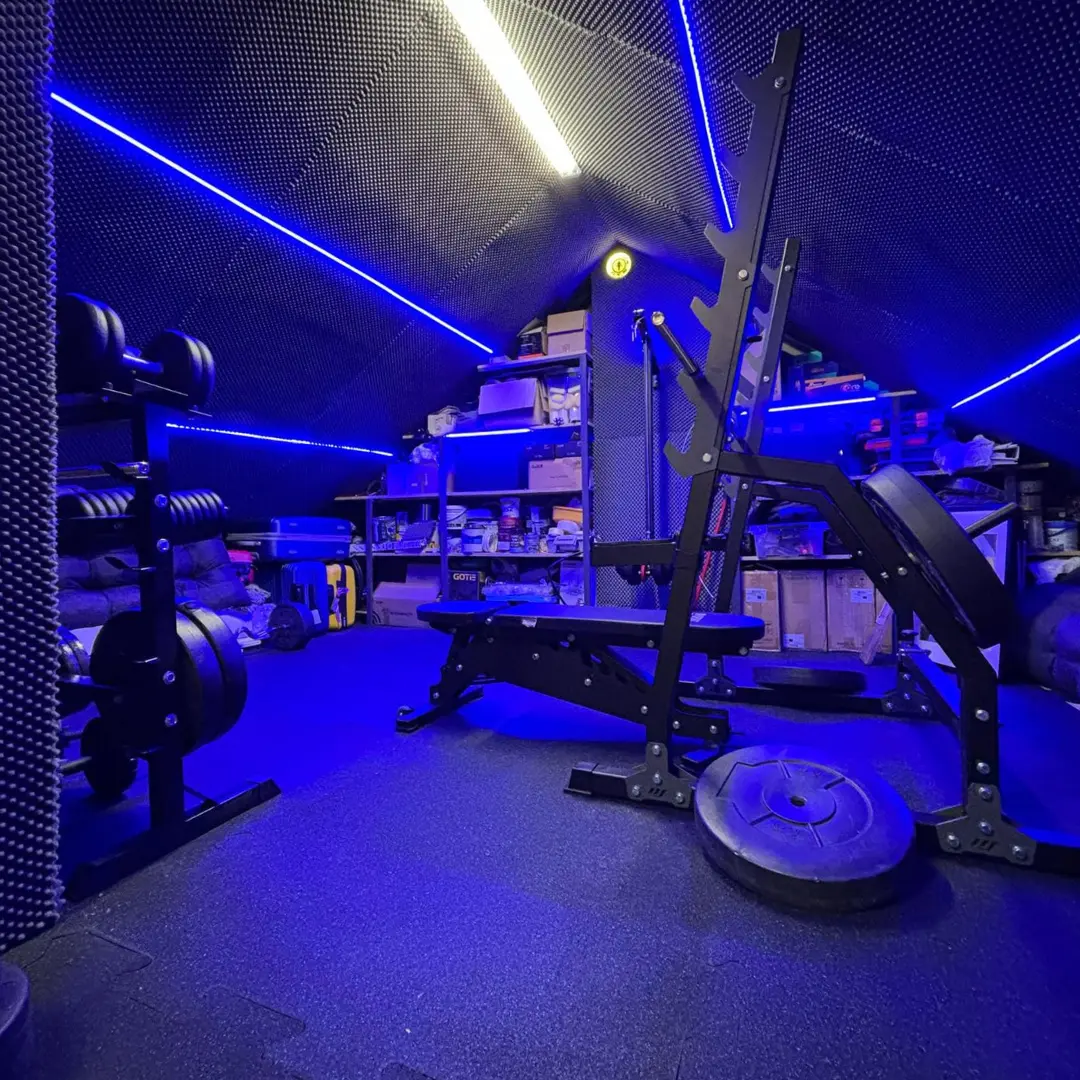 Elevate Projekt - Fitnessstudio auf dem Dachboden