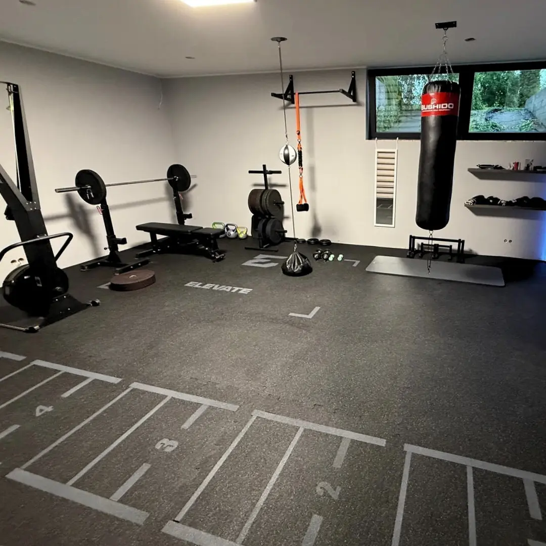 Elevate Projekt - Fitnessstudio in der Garage