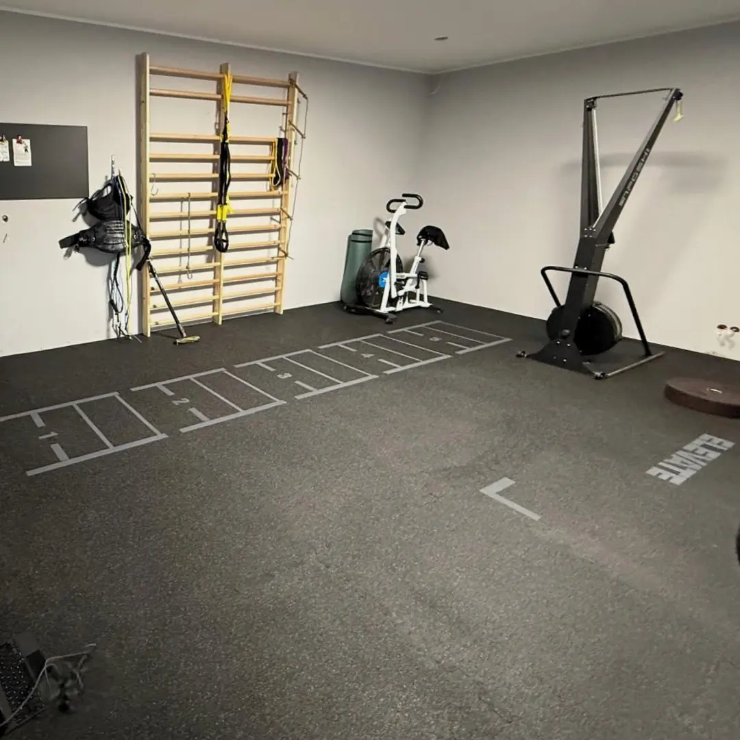 Elevate Projekt - Fitnessstudio in der Garage