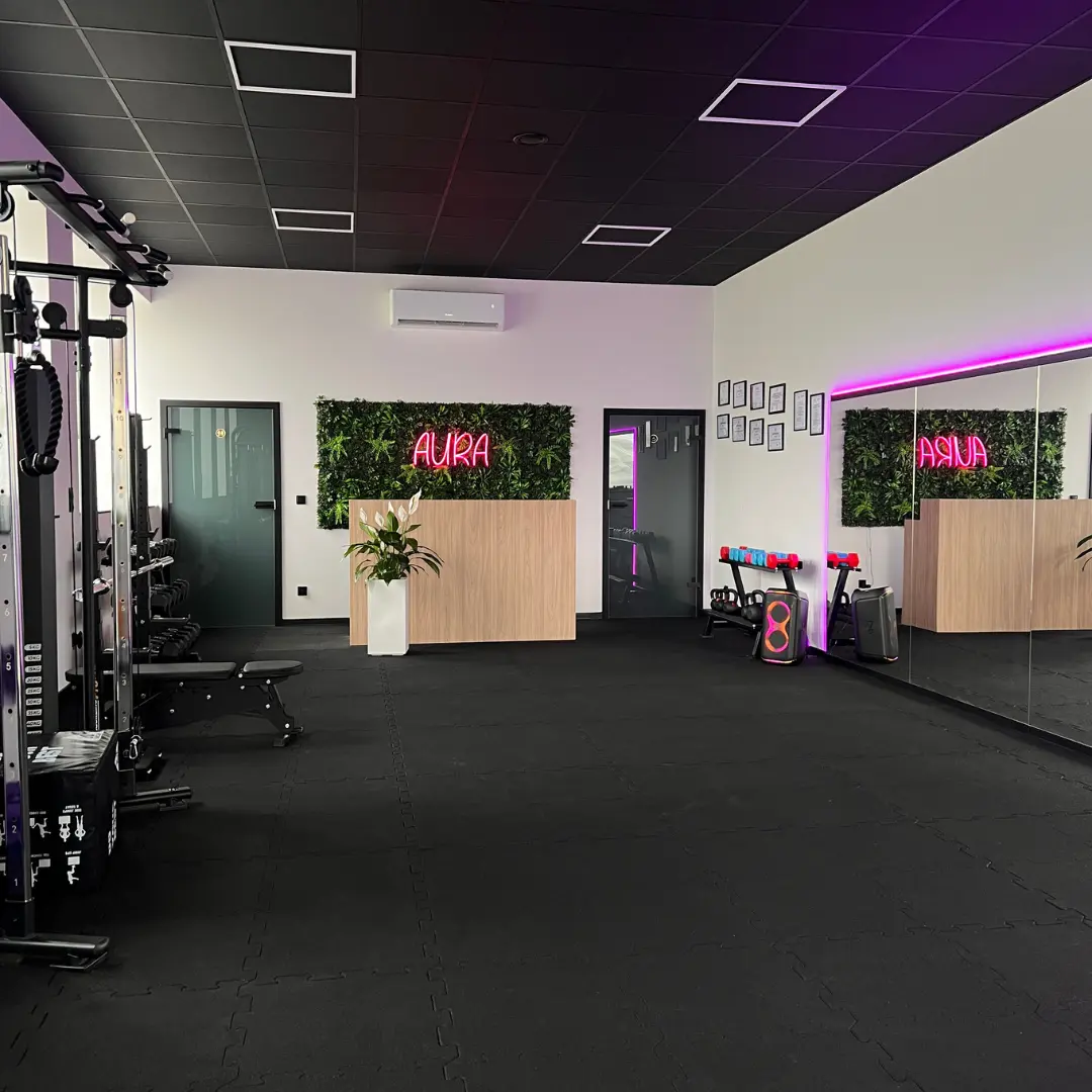 AURA Zakliczyn – schwarzer Fitnessboden