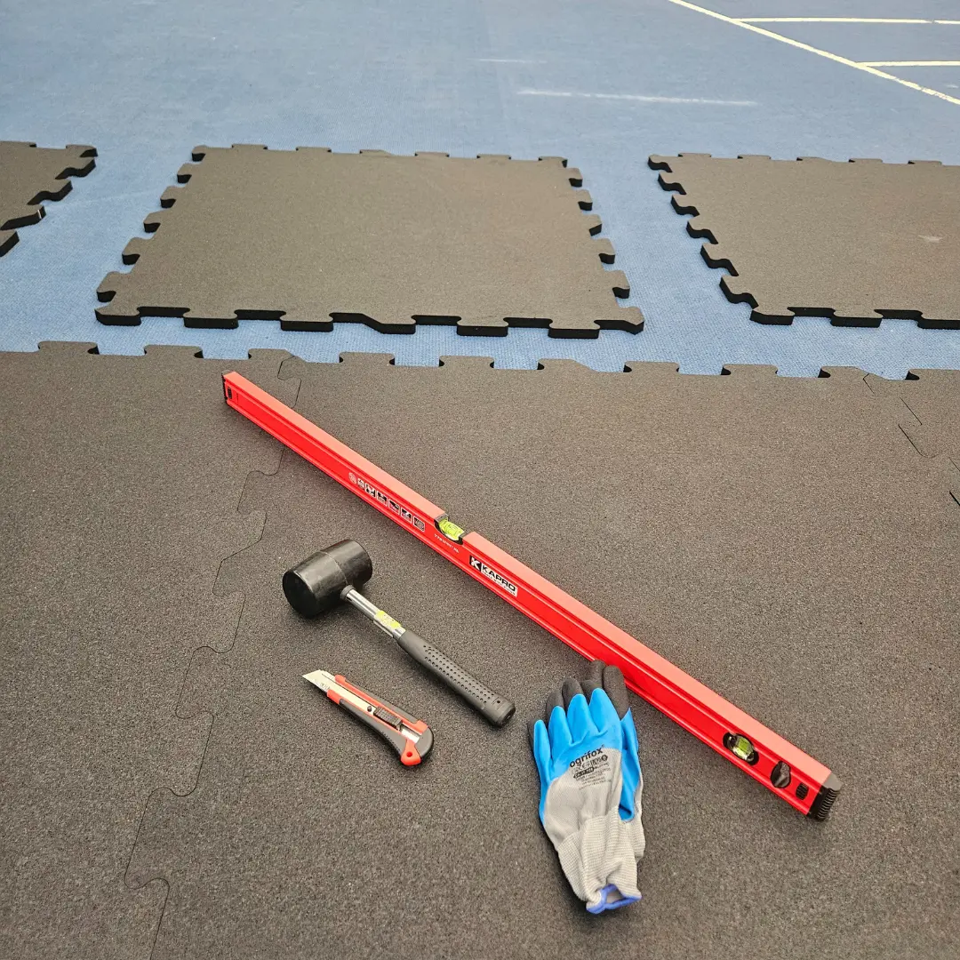 Montage des Gummibodens in Warschau – Projekt AWF