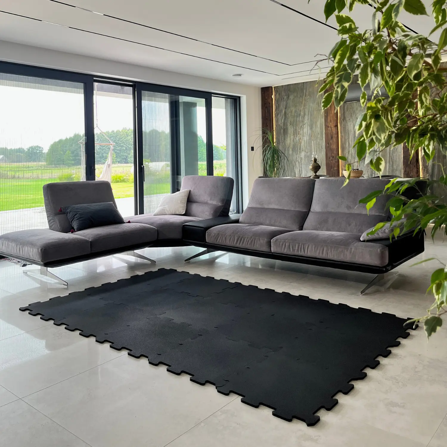 Cardio-Zone für zu Hause, ausgelegt mit flacher und stabiler Puzzlematte PRO Slim 8mm