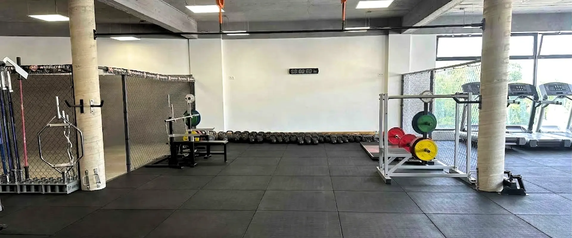 Wie schallisoliert man ein Fitnessstudio im Obergeschoss? 310 m² Realisierung in Ełk mit Antishock-Matten 43 mm