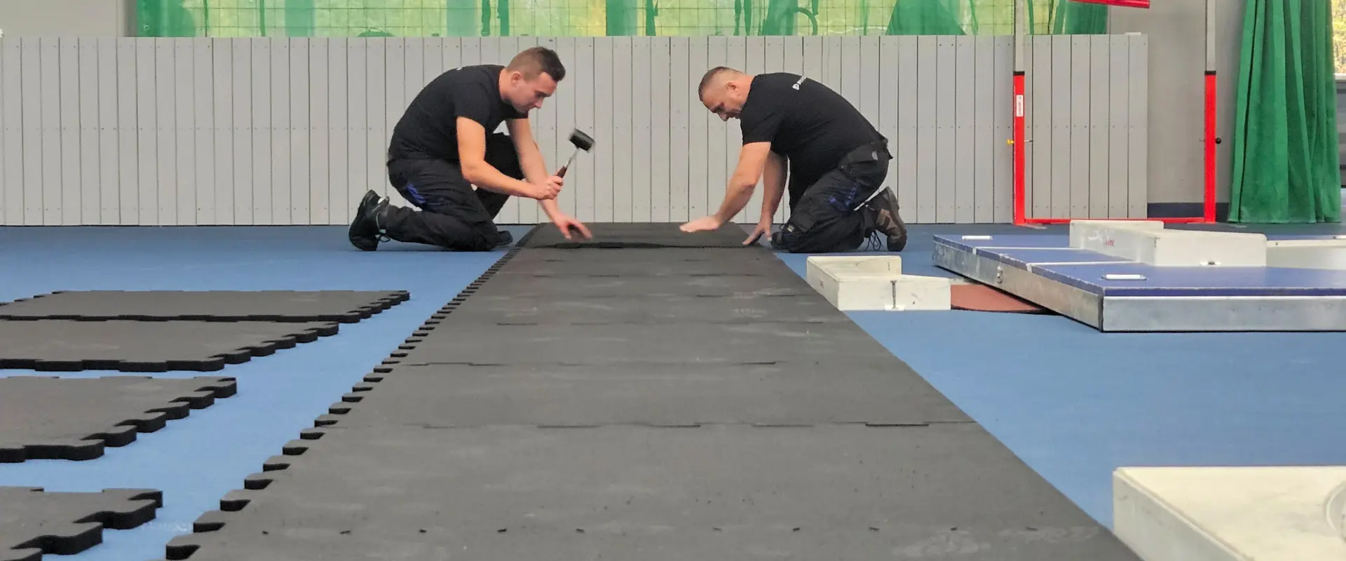 Realisierung für die AWF Warschau: Wie wir 400 m² Hallenfläche vor dem Kugelstoßen geschützt haben