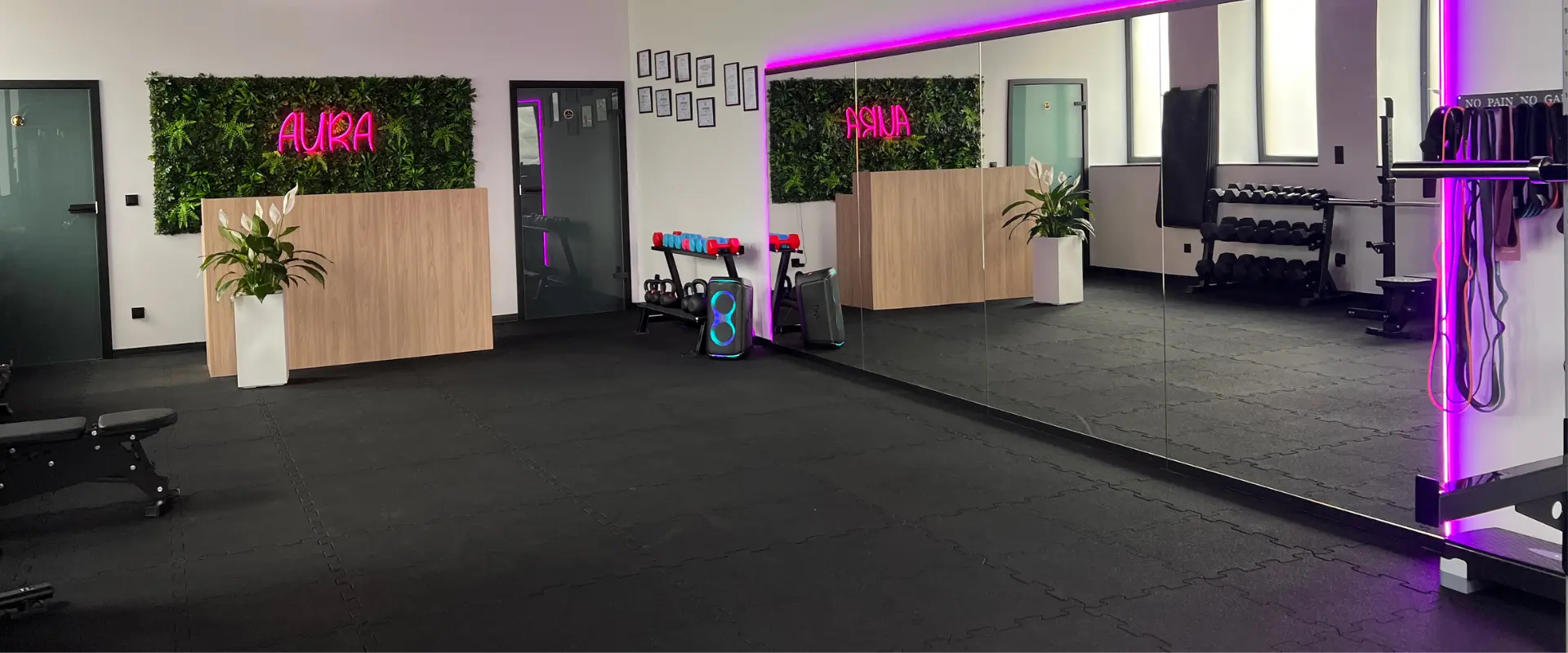 AURA in Zakliczyn: 63 m² schwarze Fitness-Puzzlematte 15 mm für ein modernes Fitnessstudio